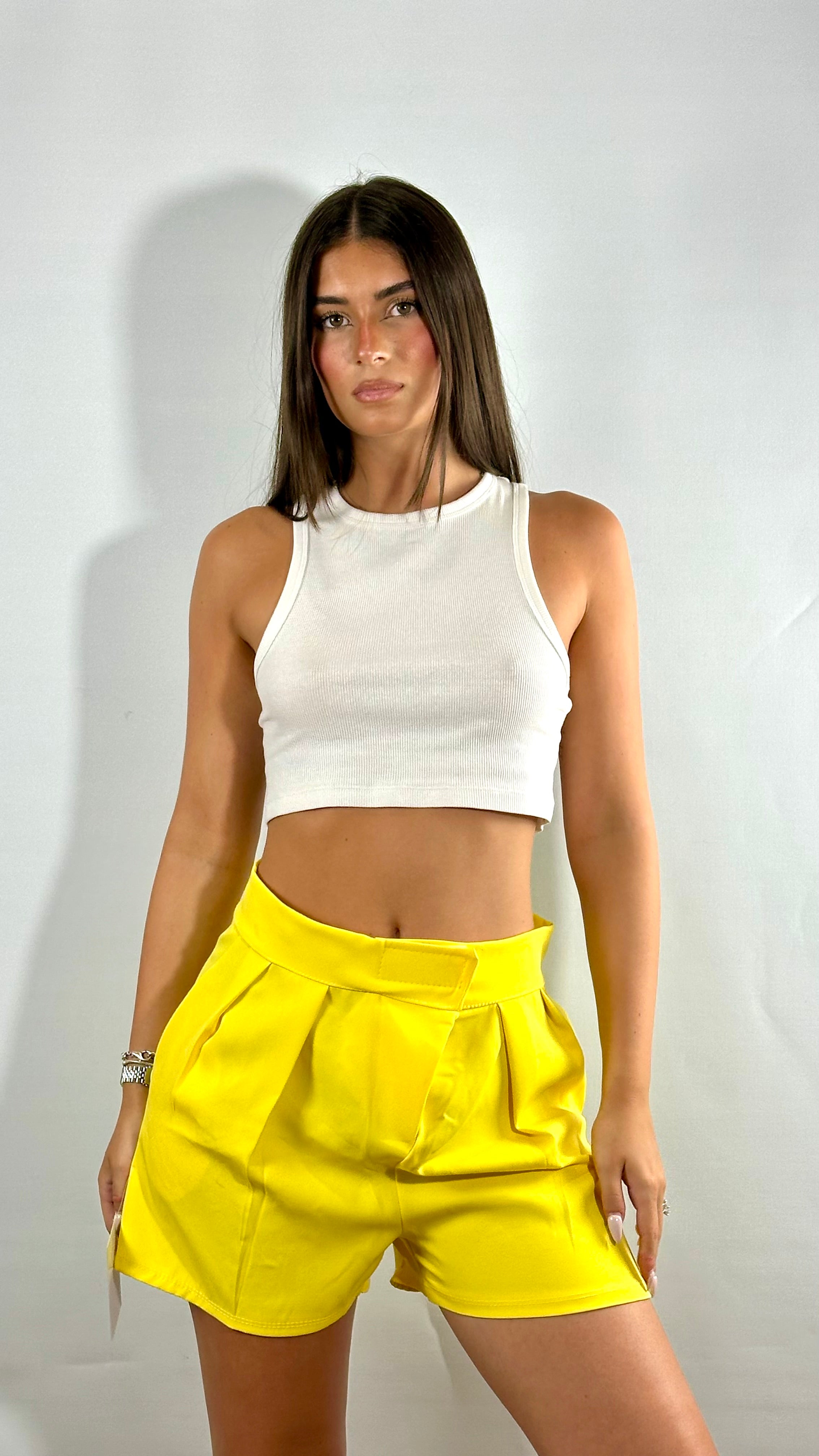 Short giallo